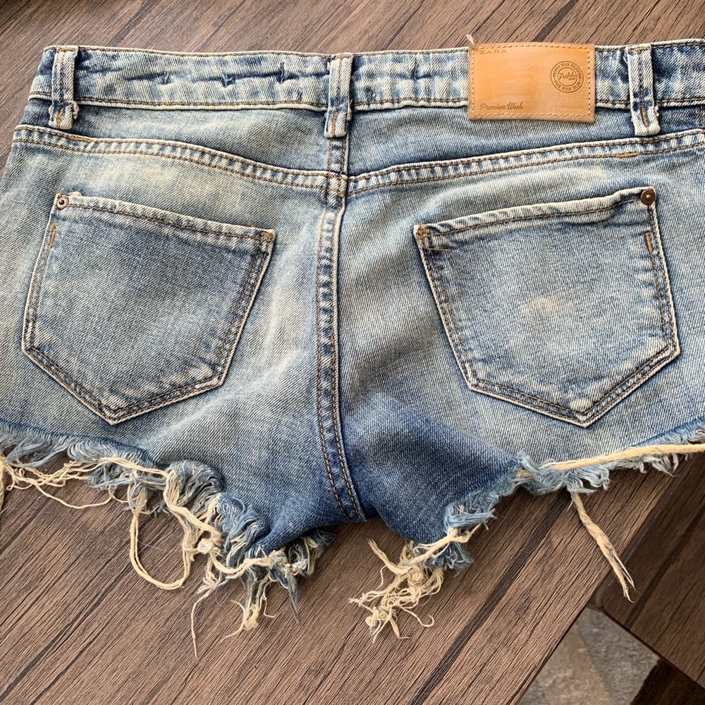 Shorts - Picture 2 of 3